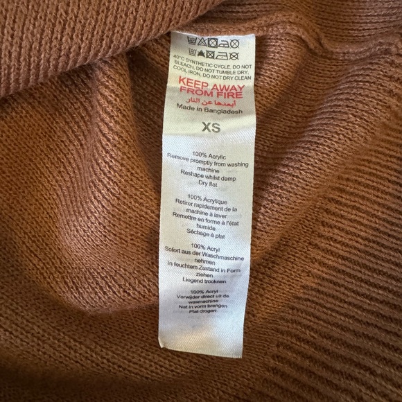 PrettyLittleThing Chocolate Hoodie - Picture 11 of 11